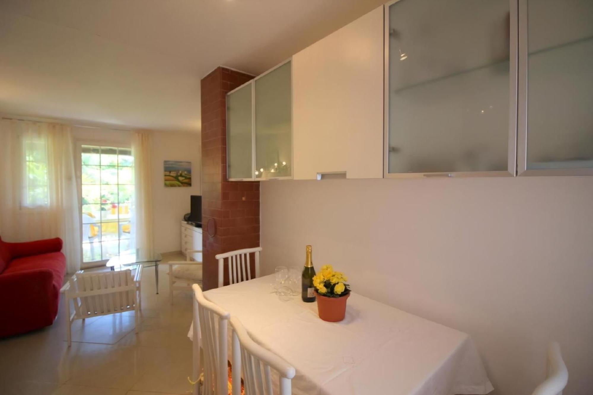 Ferienhaus Manja In Porec Mit Gepflegtem Gartenヴィラ エクステリア 写真